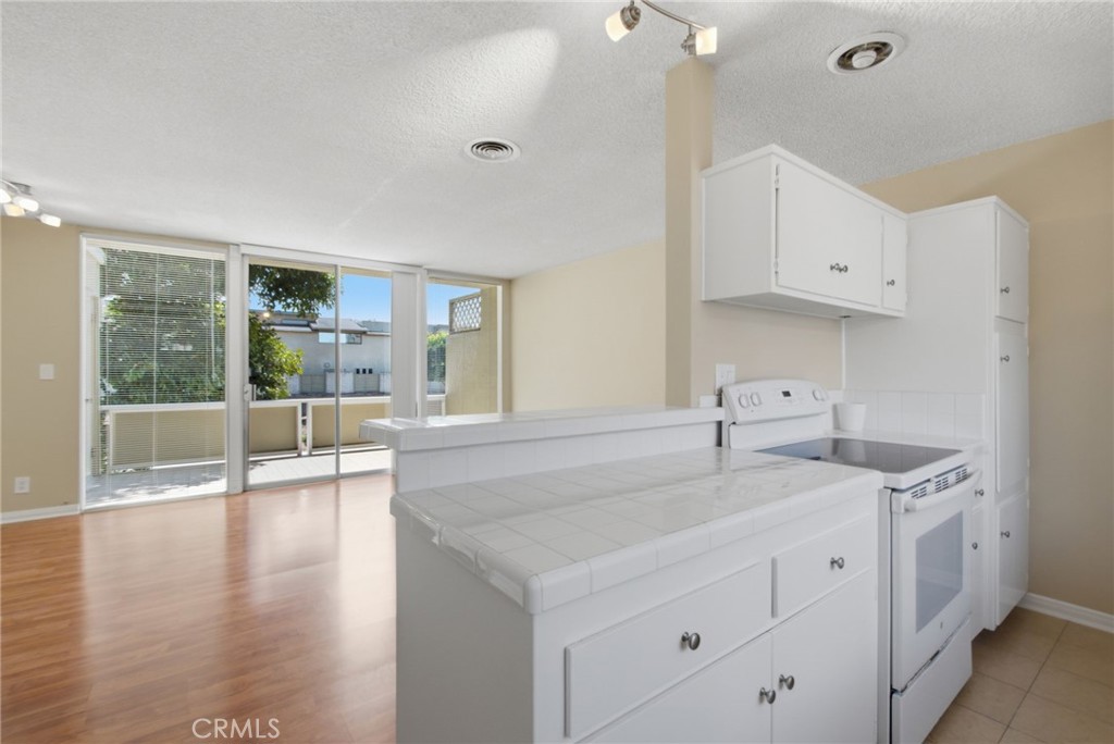 4300 Shorecrest