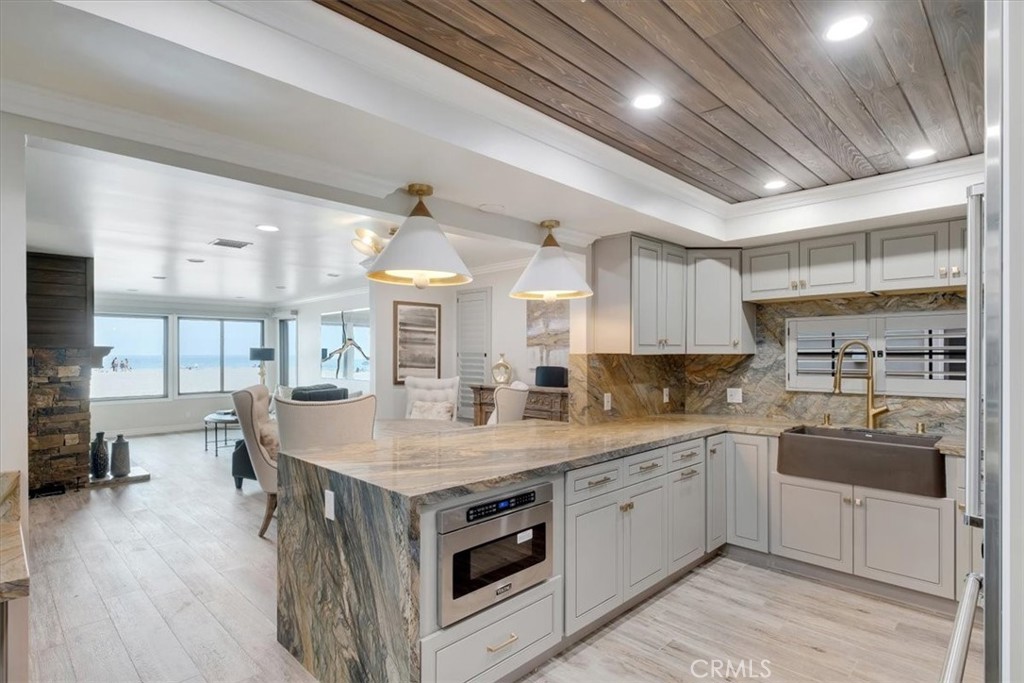 2808 W Oceanfront