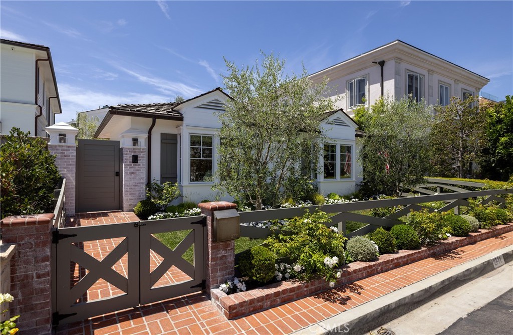 2771 Bayshore