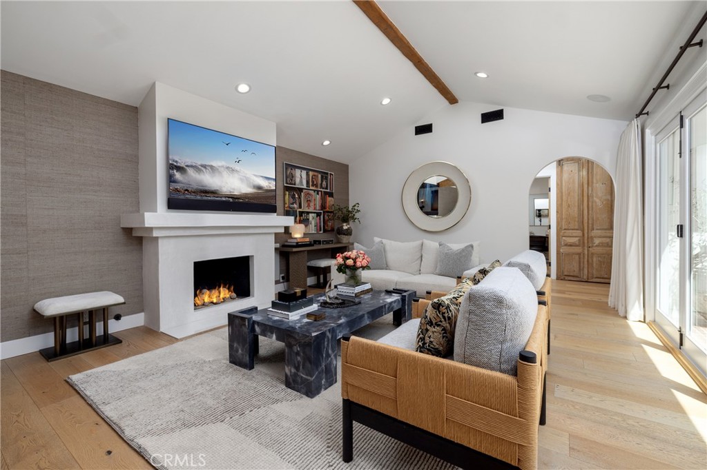 2771 Bayshore
