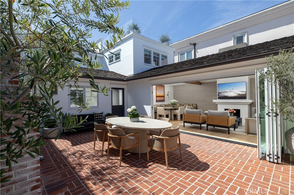 2771 Bayshore