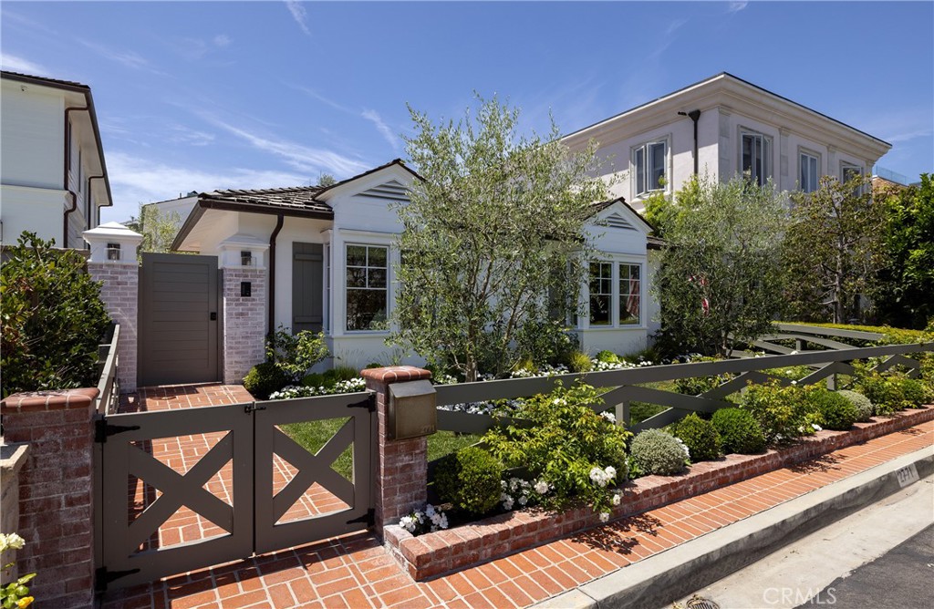 2771 Bayshore
