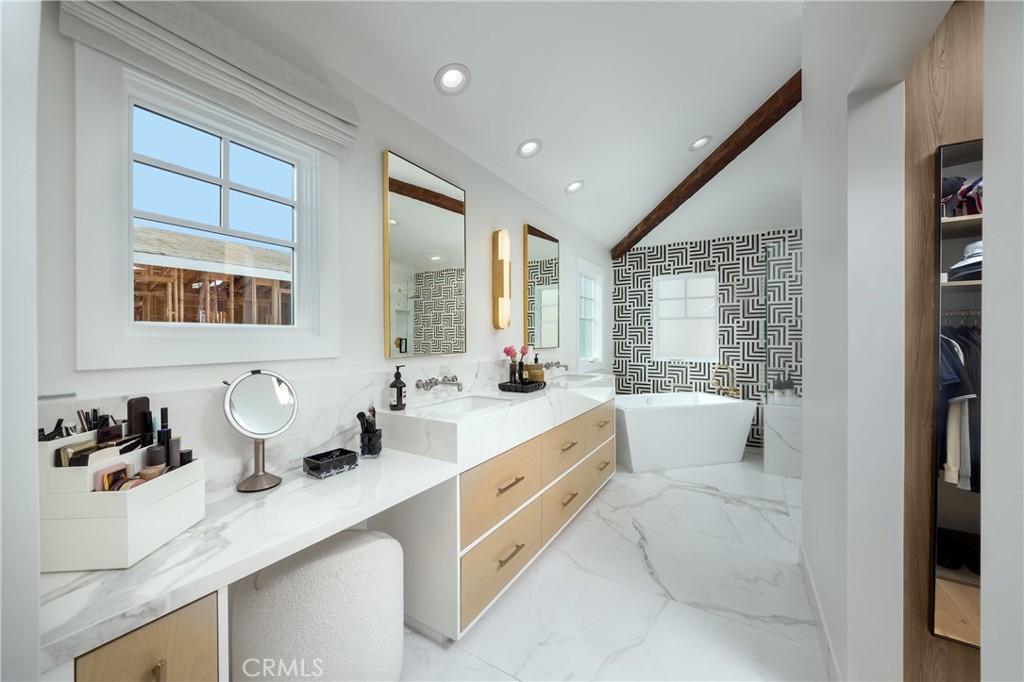2771 Bayshore