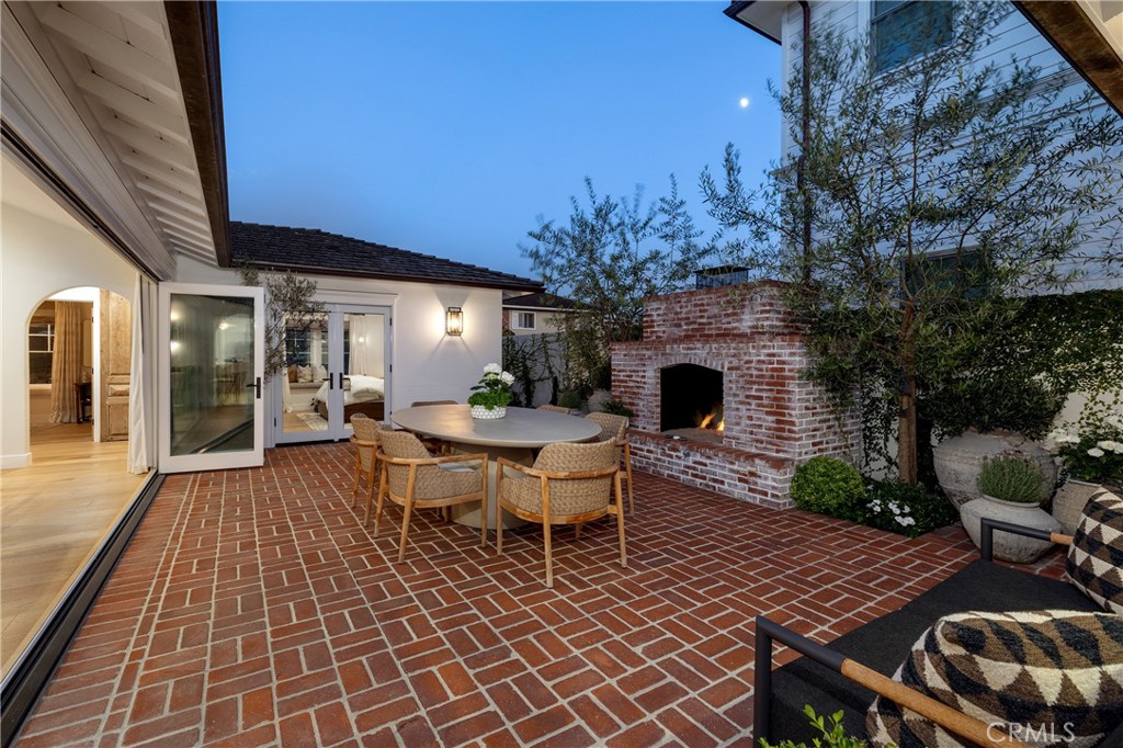 2771 Bayshore