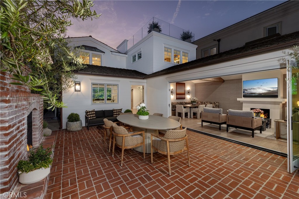 2771 Bayshore
