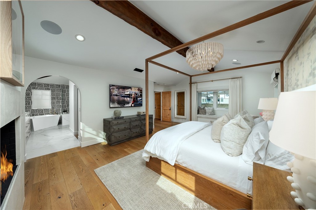 2771 Bayshore