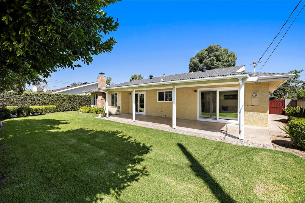 916 E Jonquil