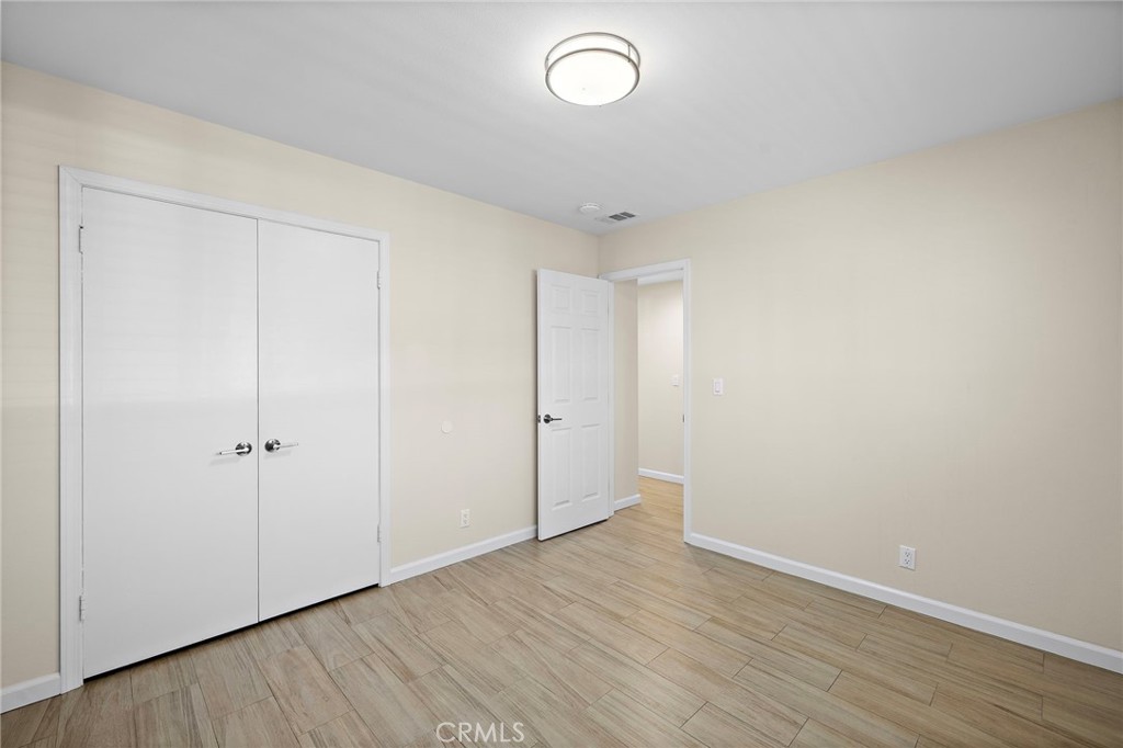 916 E Jonquil