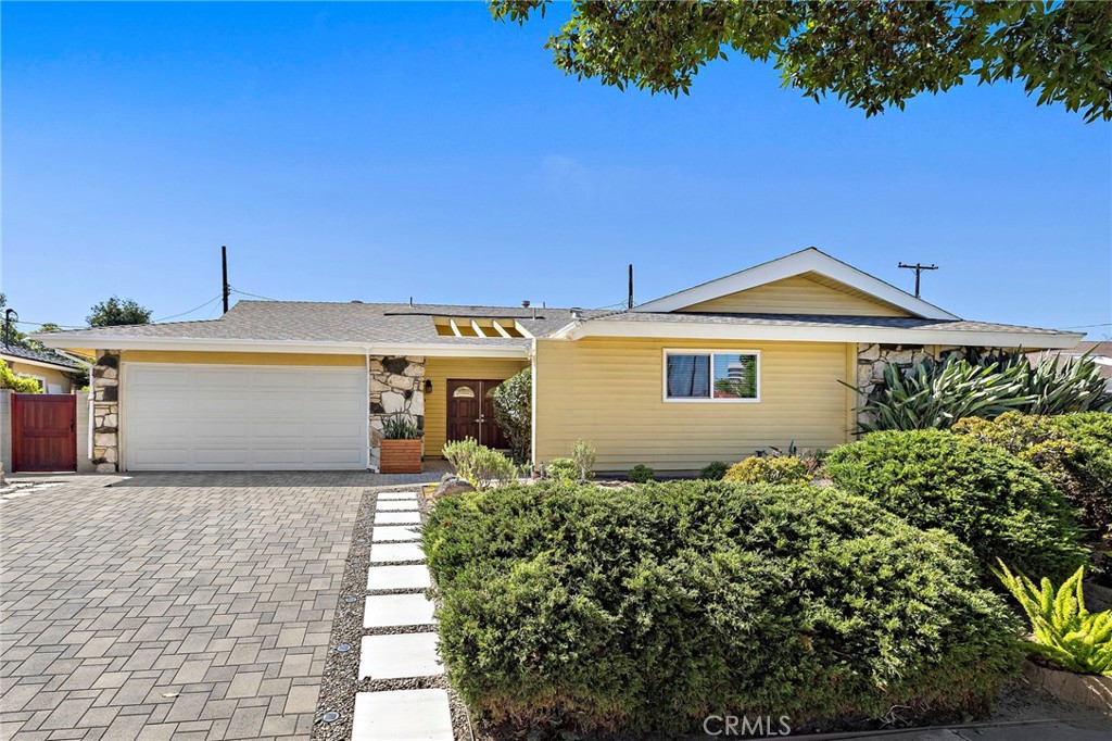 916 E Jonquil