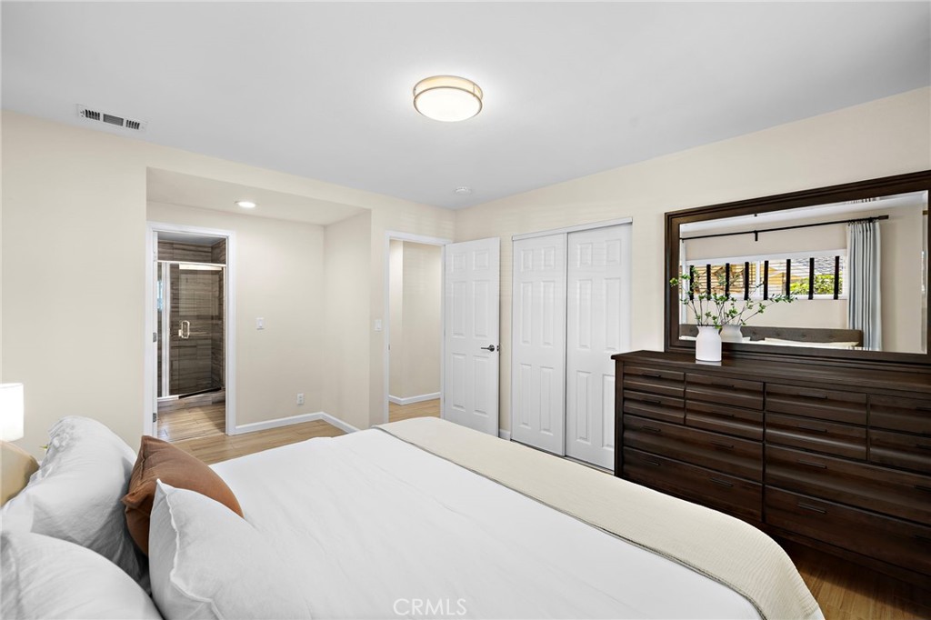 916 E Jonquil