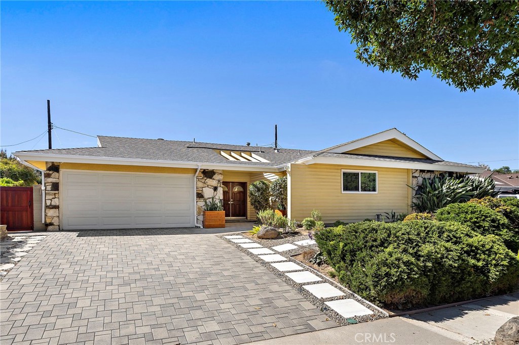 916 E Jonquil