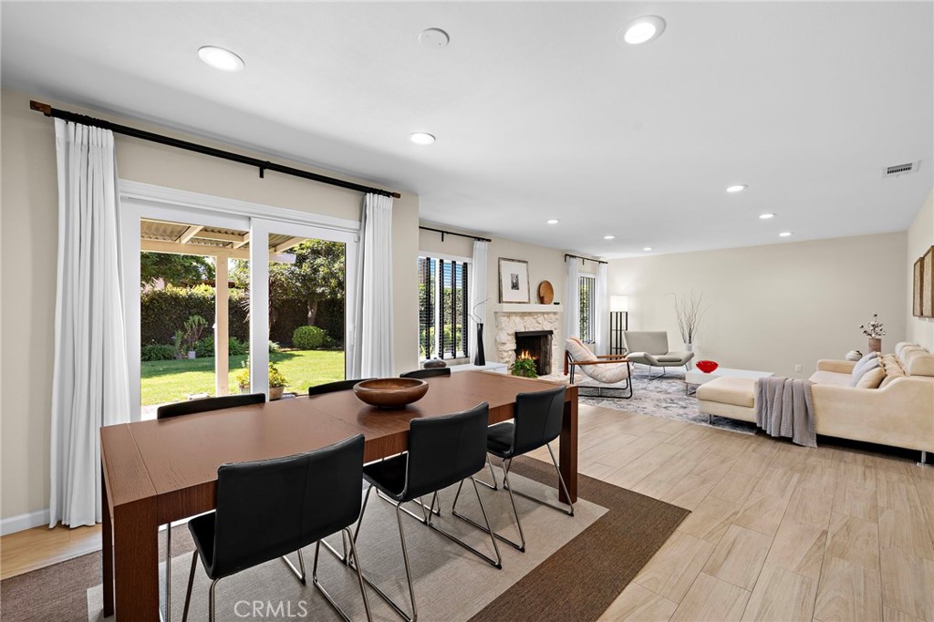 916 E Jonquil