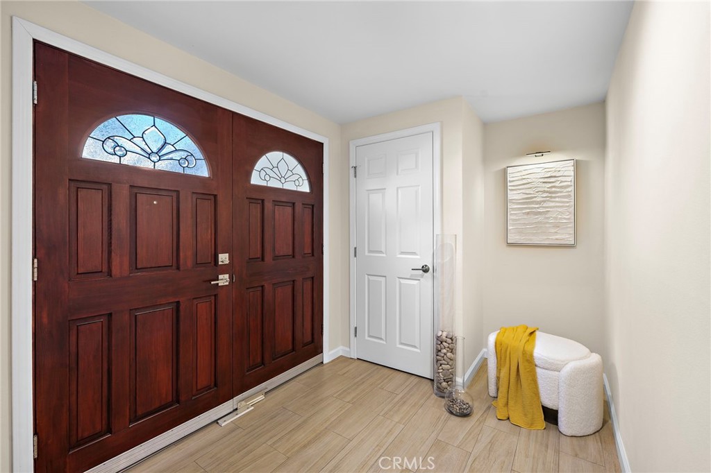 916 E Jonquil