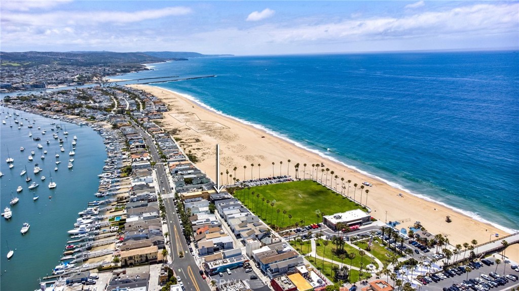 923 E Balboa Boulevard
