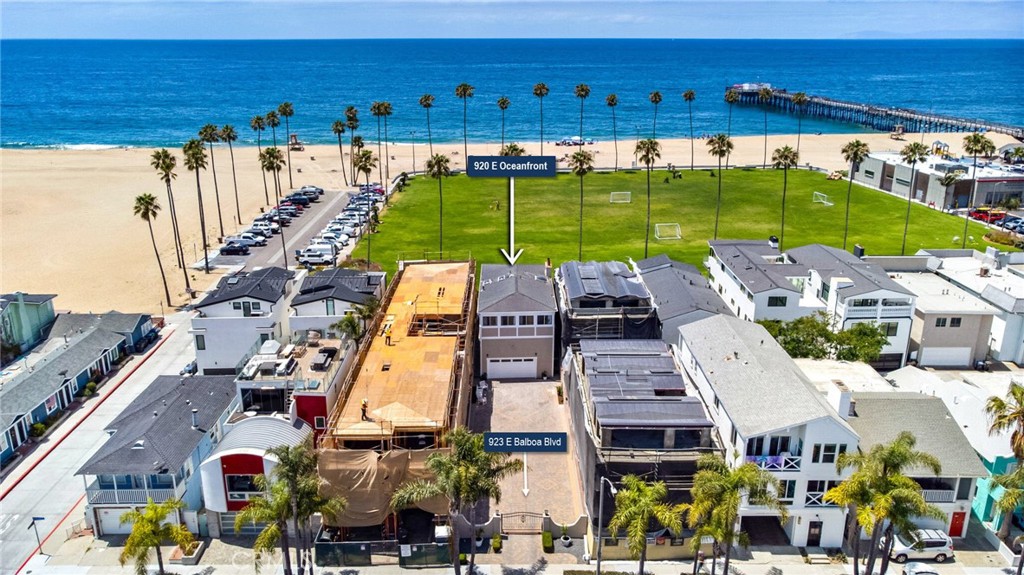 923 E Balboa Boulevard