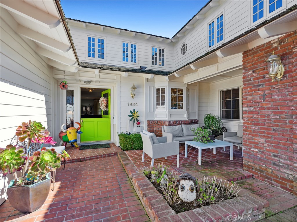 1924 Leeward Lane