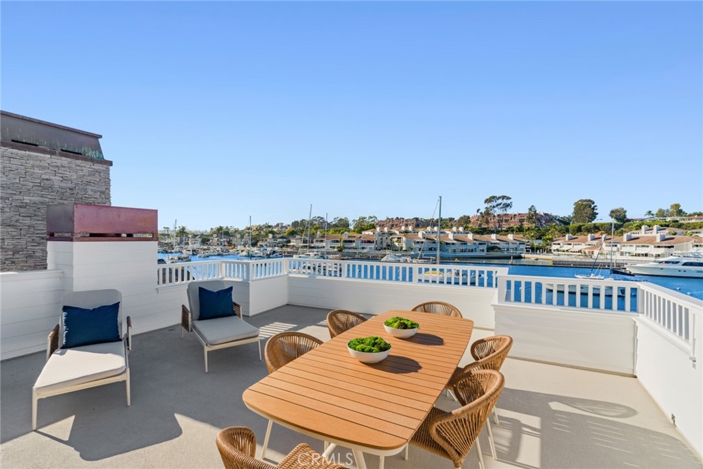 1105 N Bay Front