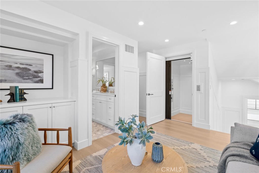 1105 N Bay Front