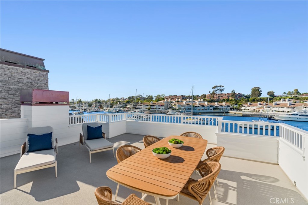 1105 N Bay Front