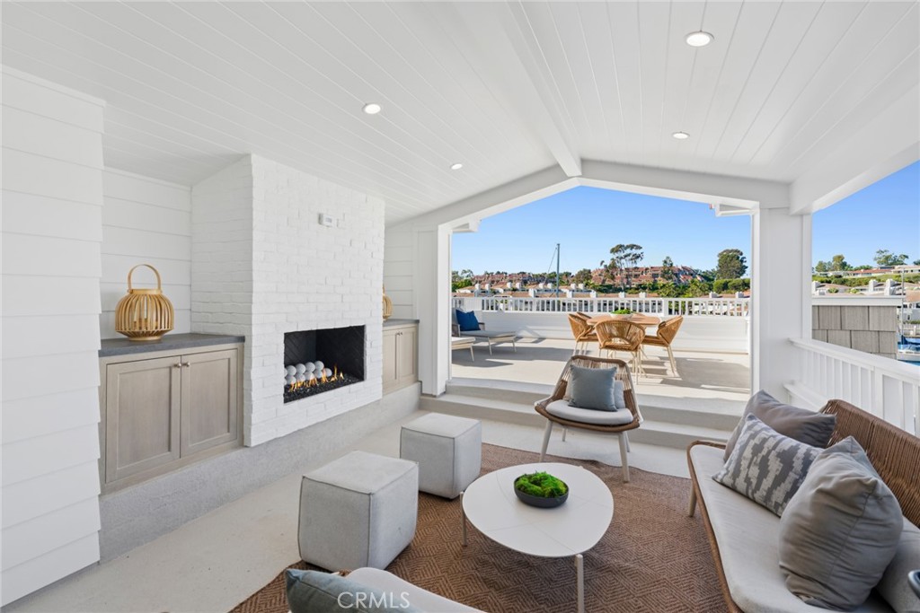1105 N Bay Front