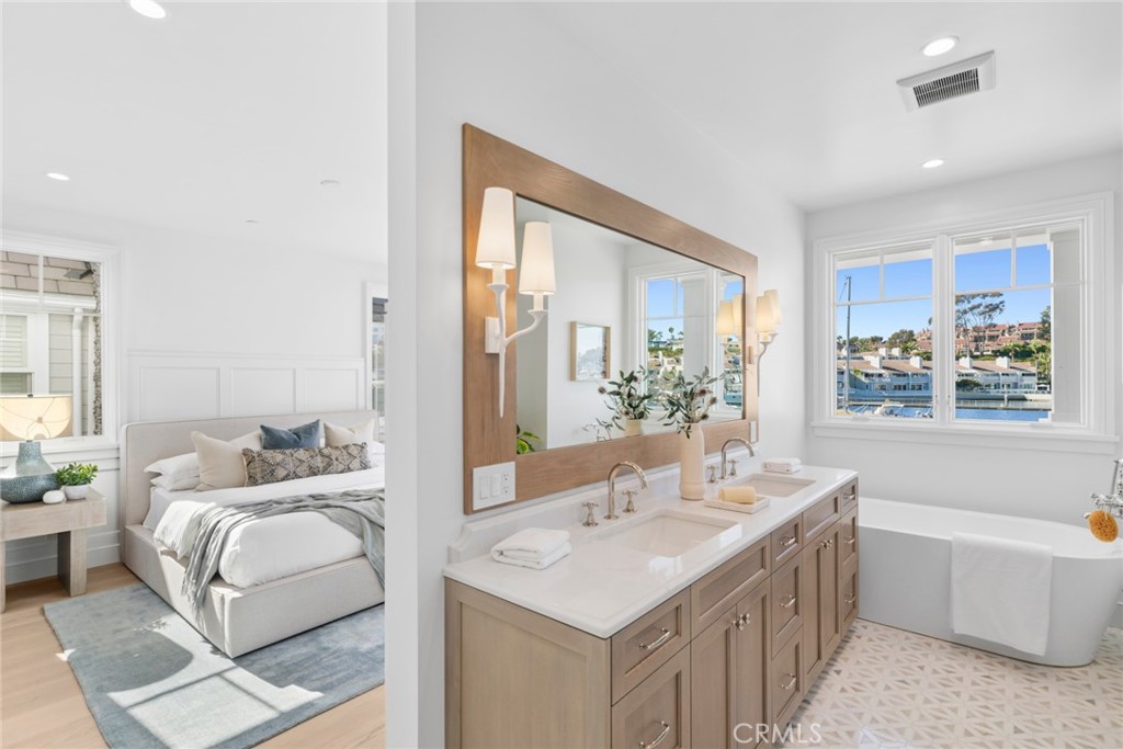 1105 N Bay Front