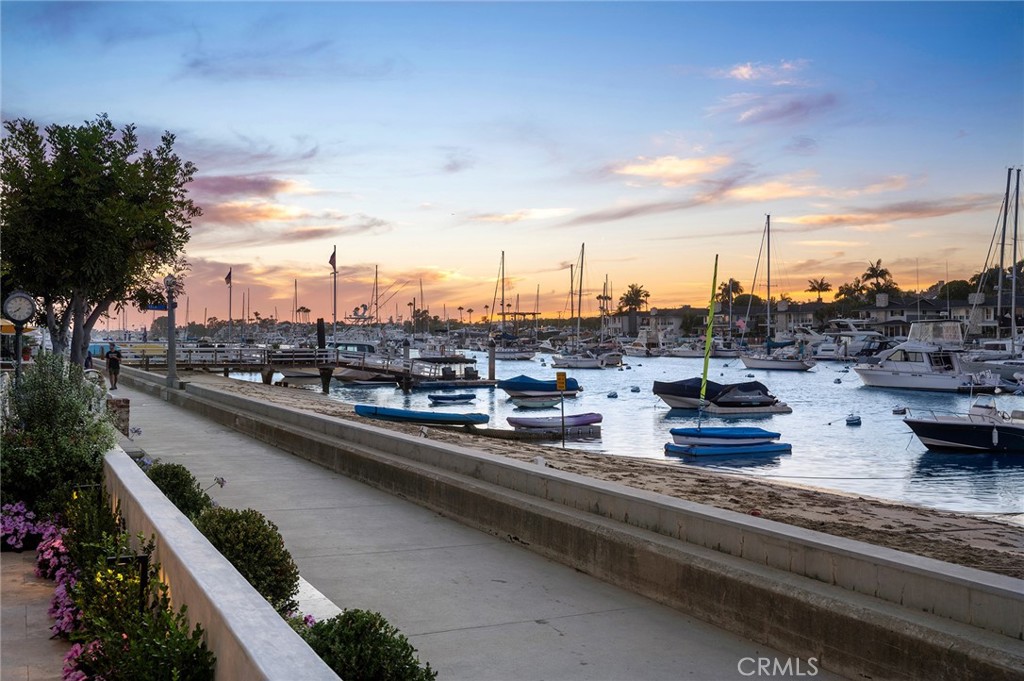 1105 N Bay Front