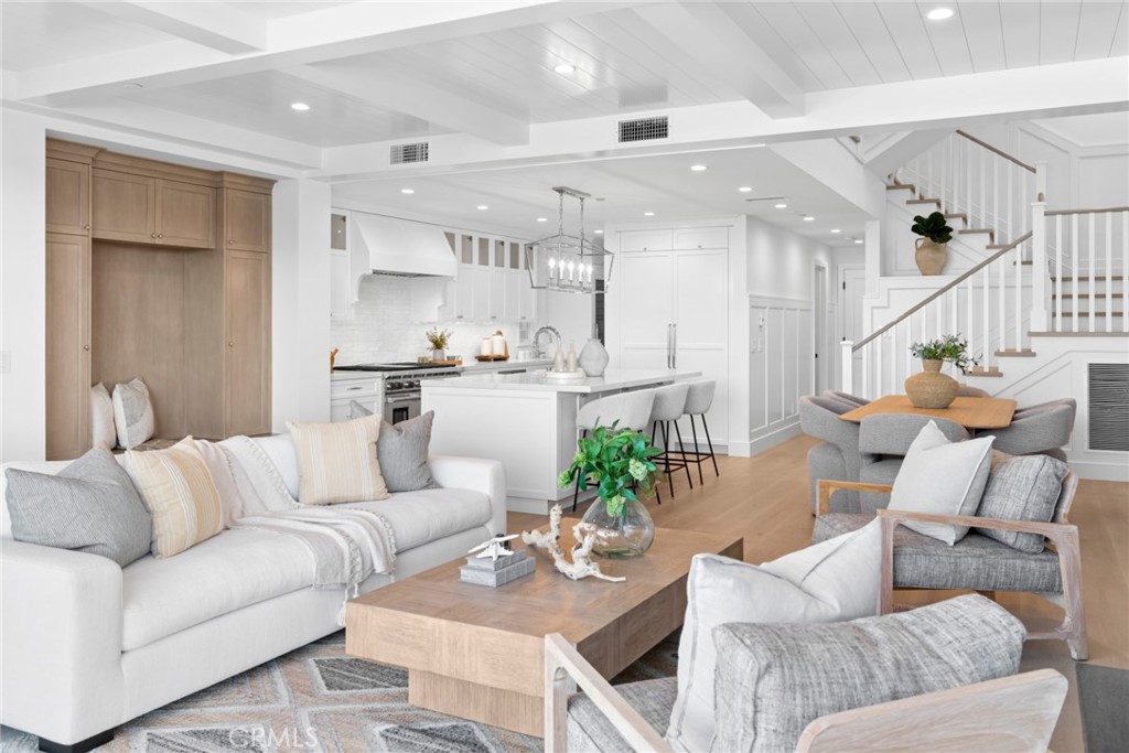 1105 N Bay Front