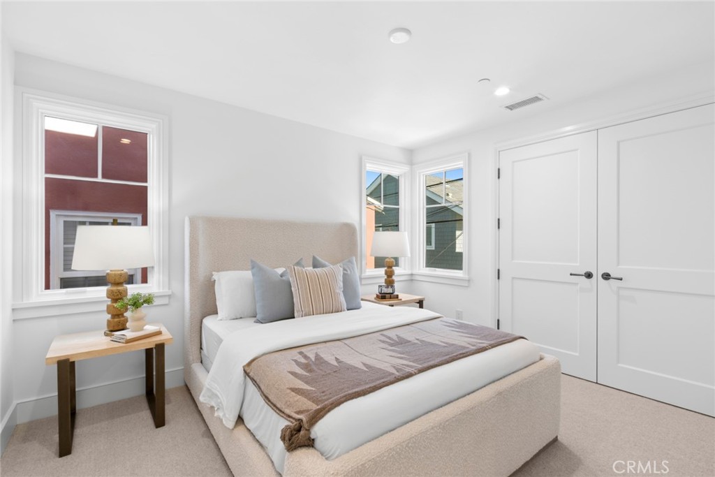 1105 N Bay Front
