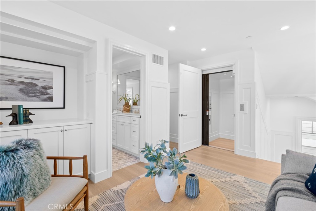 1105 N Bay Front