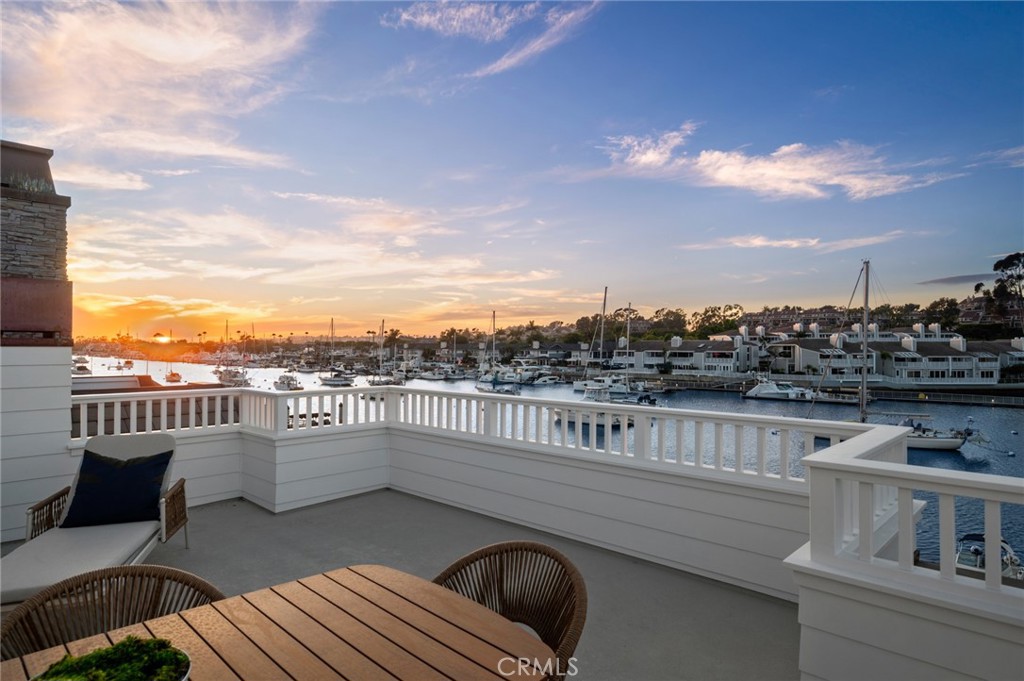 1105 N Bay Front