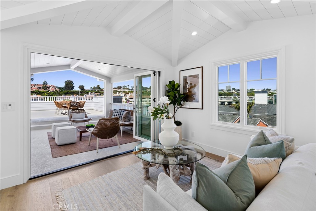 1105 N Bay Front