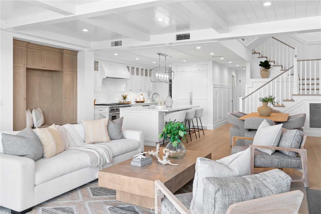 1105 N Bay Front