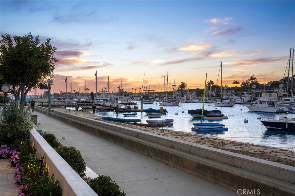 1105 N Bay Front