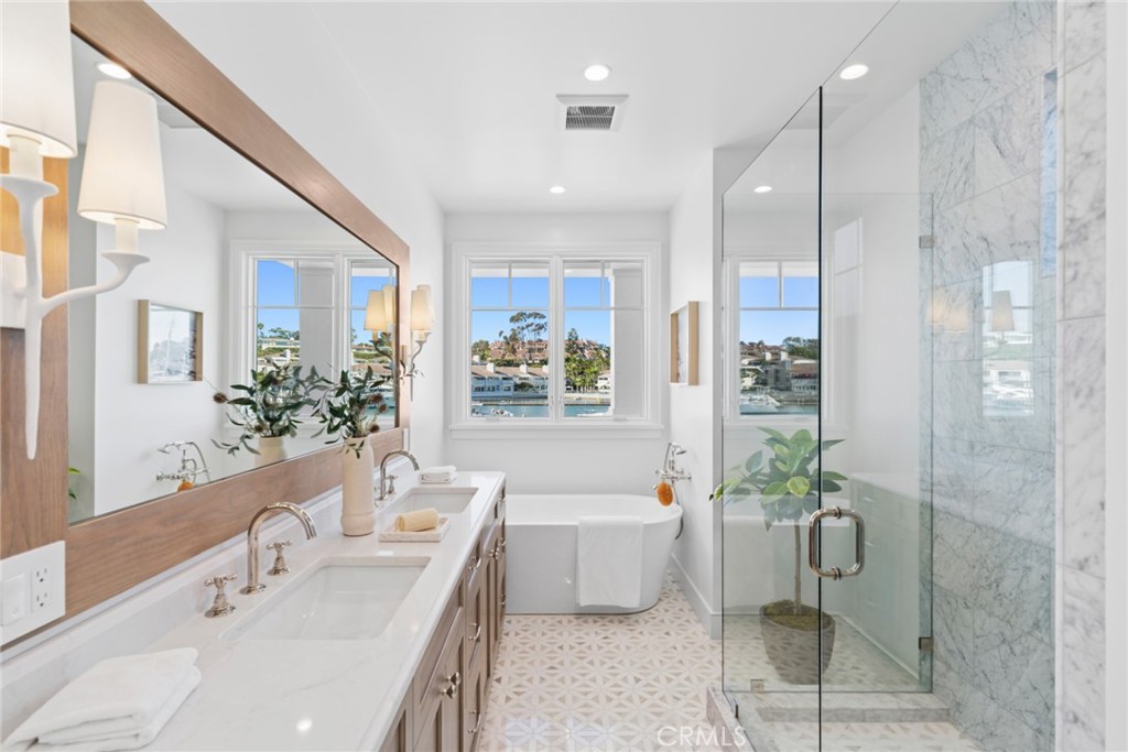 1105 N Bay Front