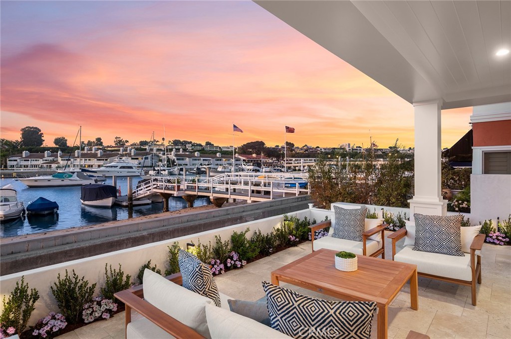 1105 N Bay Front