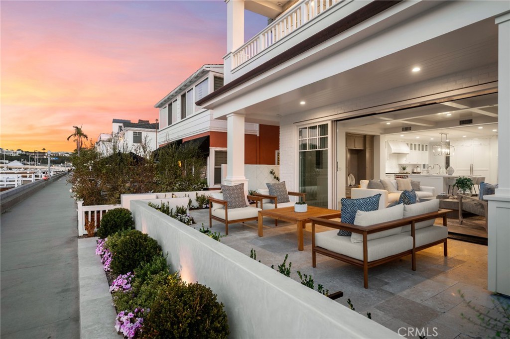 1105 N Bay Front