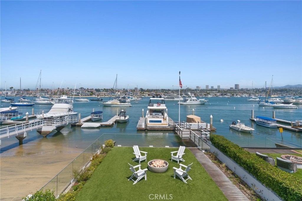 928 E Balboa Boulevard