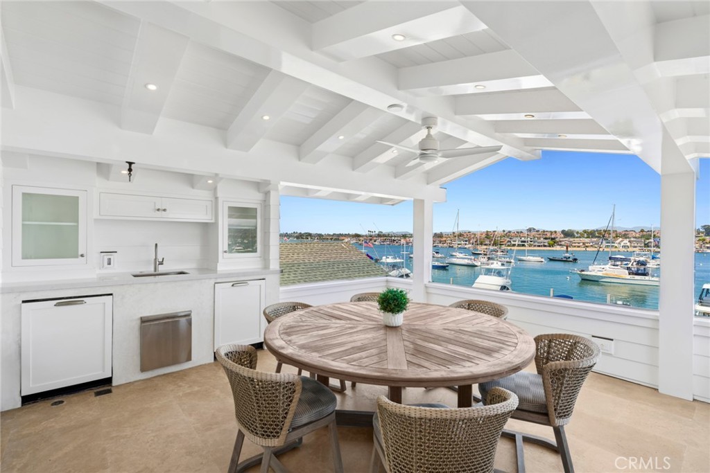 928 E Balboa Boulevard