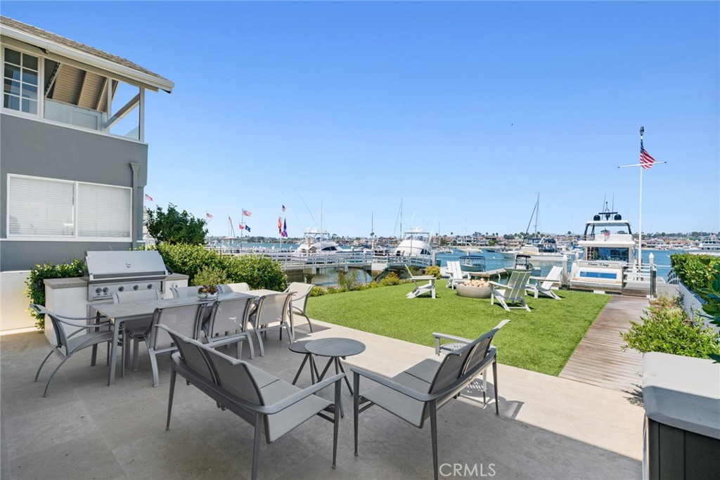 928 E Balboa Boulevard