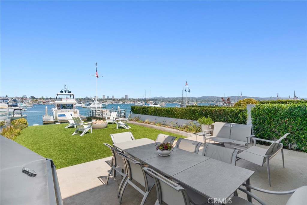 928 E Balboa Boulevard