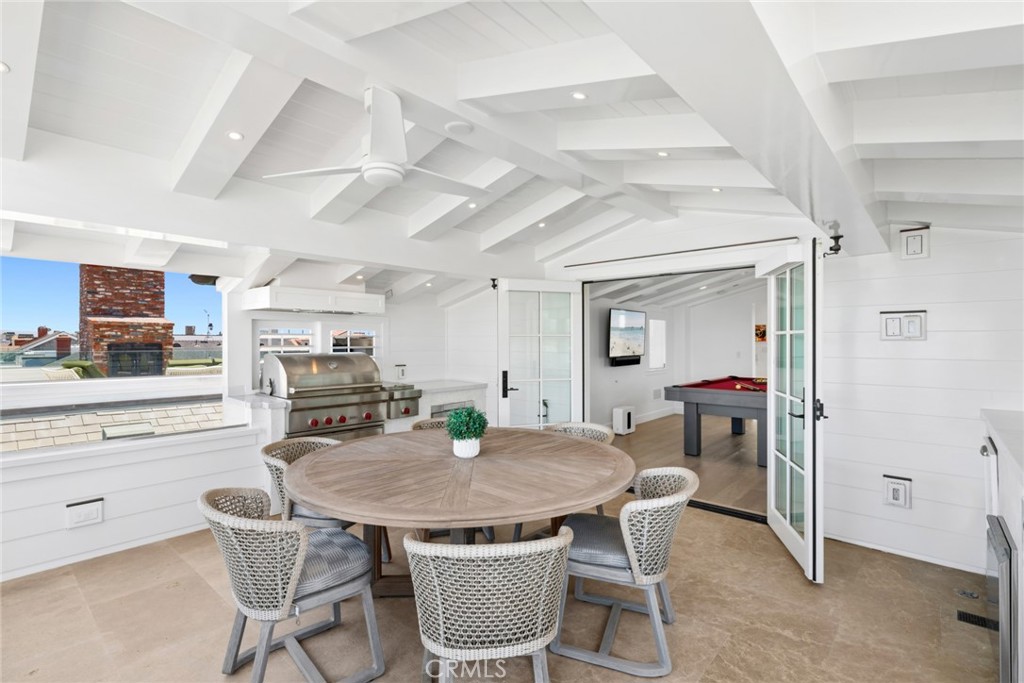 928 E Balboa Boulevard