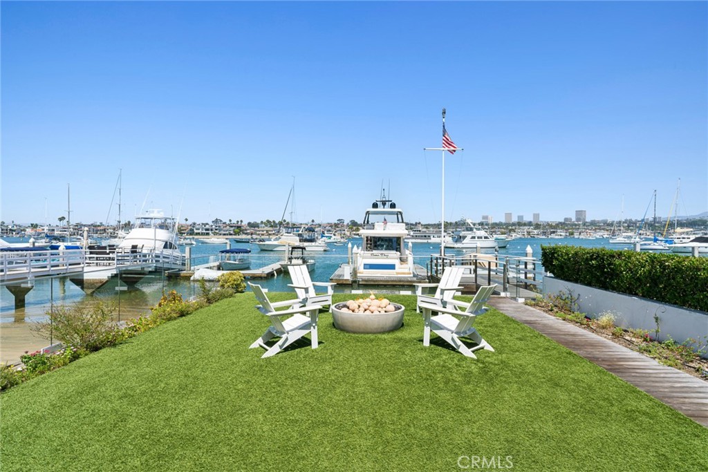 928 E Balboa Boulevard