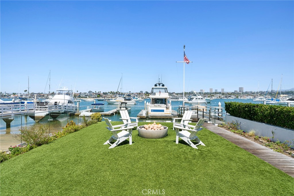 928 E Balboa Boulevard
