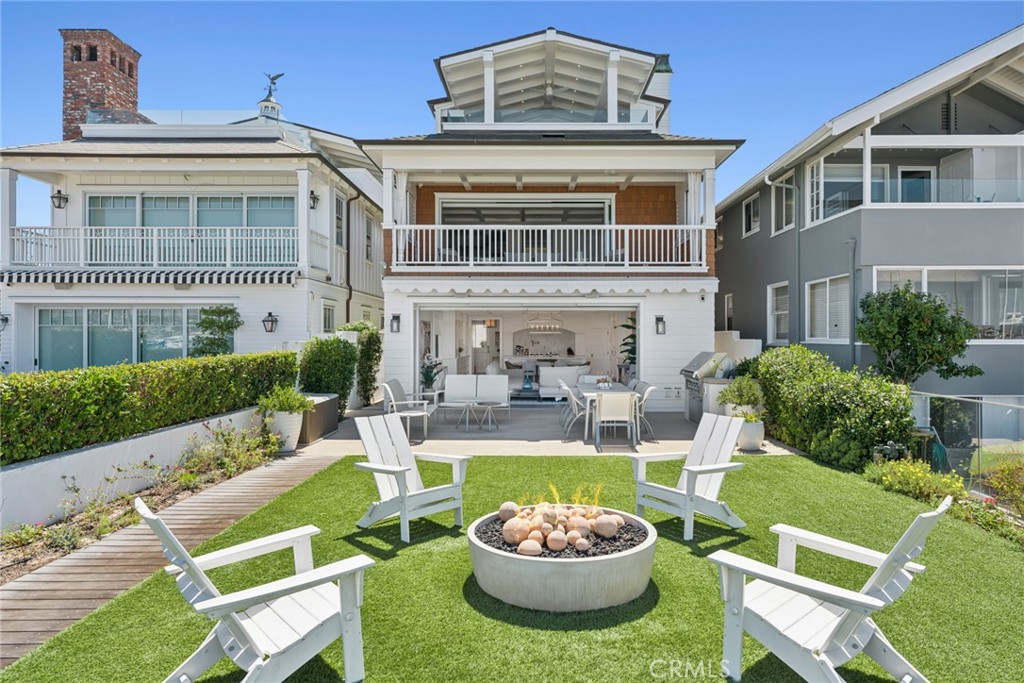 928 E Balboa Boulevard