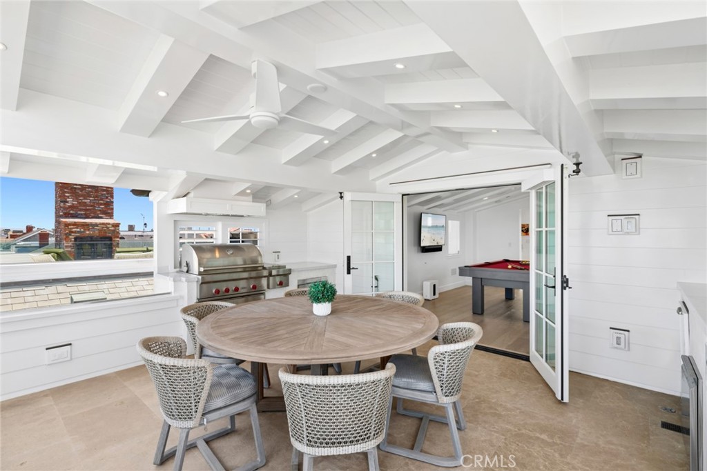 928 E Balboa Boulevard