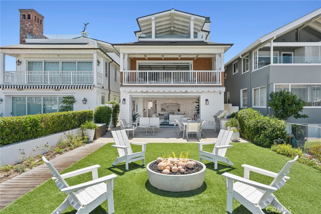 928 E Balboa Boulevard