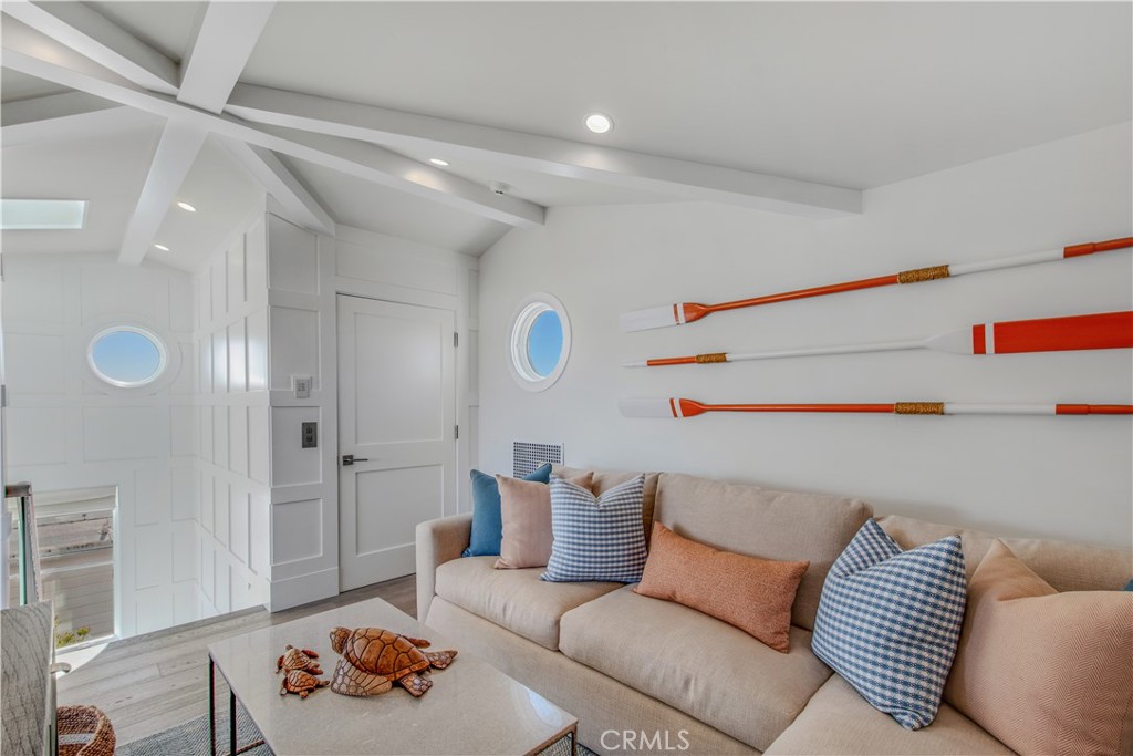 317 E Bay Front