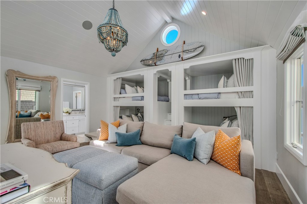 317 E Bay Front