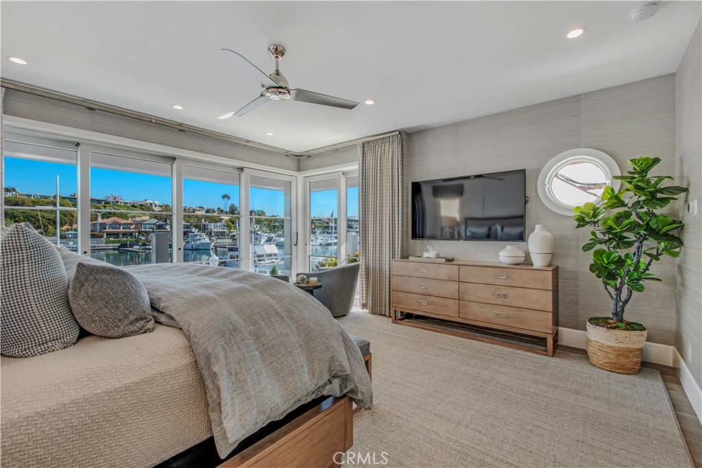 317 E Bay Front