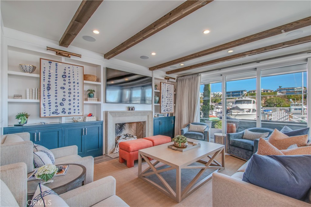 317 E Bay Front